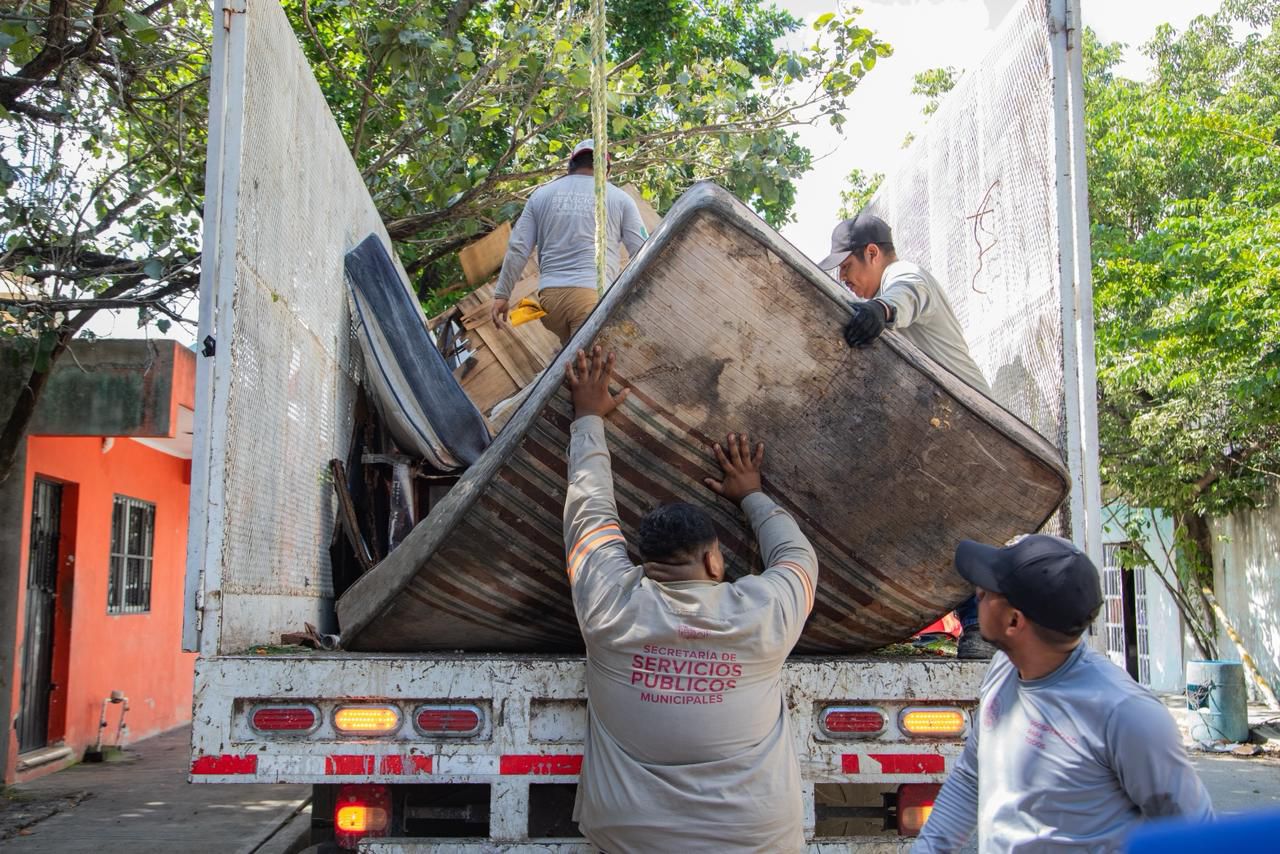 Realizan jornada de descacharrización y desazolve de pozos en la colonia Ejido de Playa del Carmen