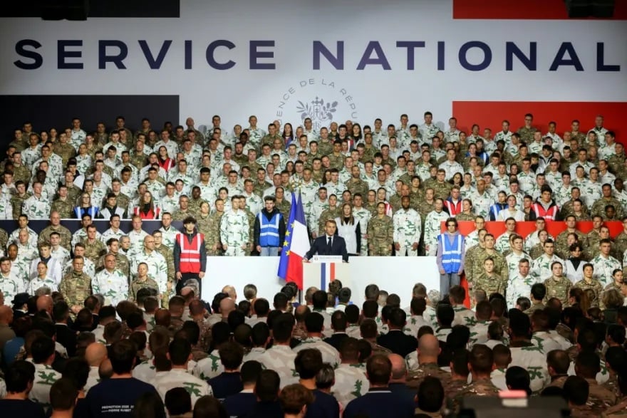 Francia anuncia un servicio militar voluntario a partir de 2026