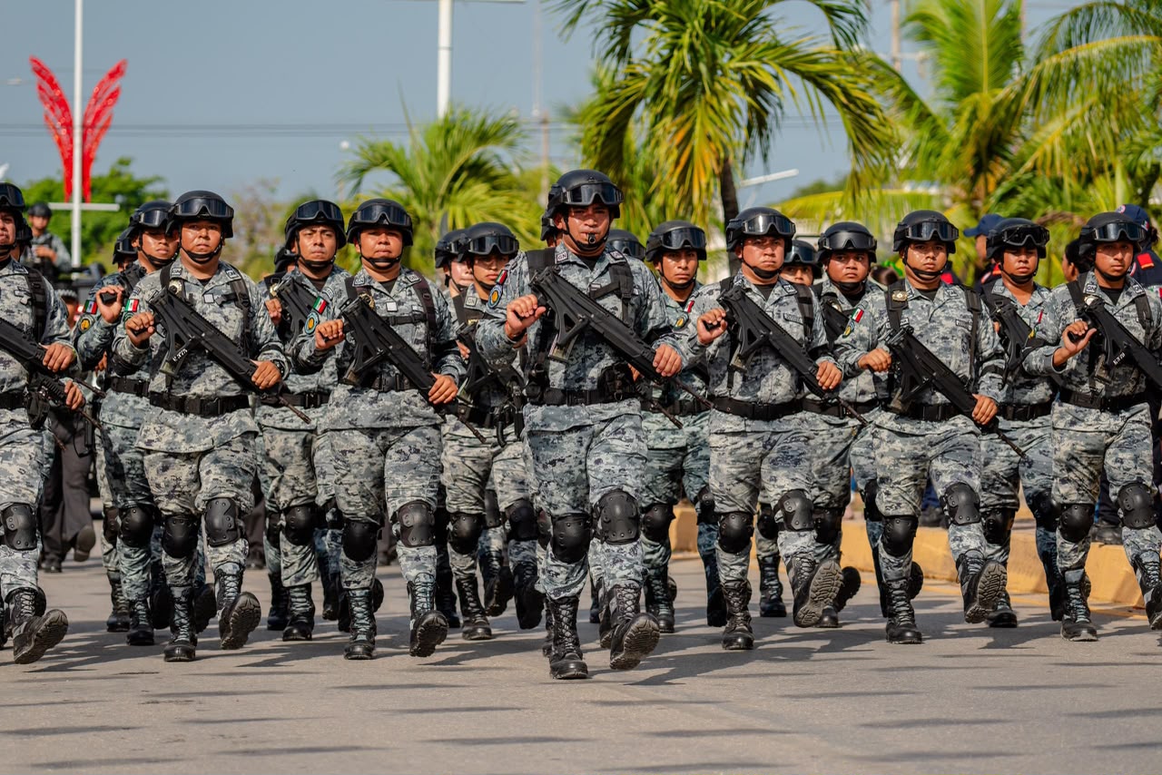 Adelantan desfile cívico-militar en Tulum con motivo del aniversario de la Independencia de México