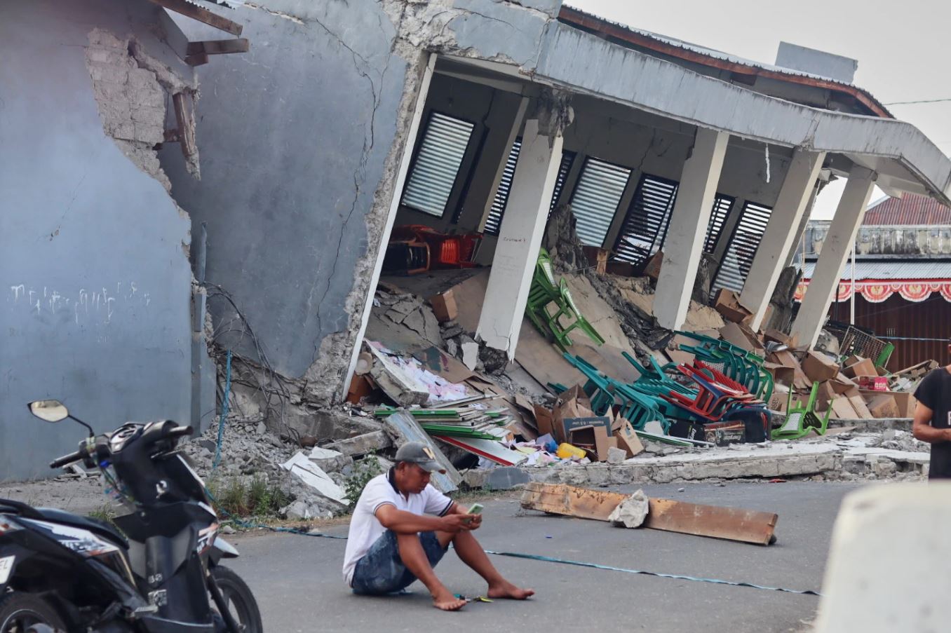 El terremoto de Indonesia deja 87 muertos y más de 150 mil desplazados una semana después