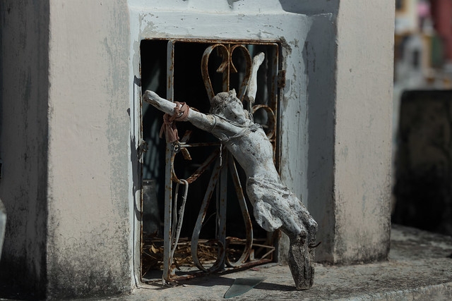 Meridanos olvidan a sus muertos; abandonan bóvedas del Cementerio General