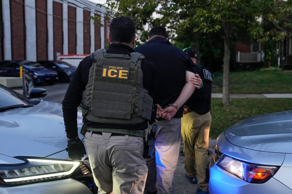 Durante junio, récord del ICE en arrestos de migrantes; sumaron 43 mil 138