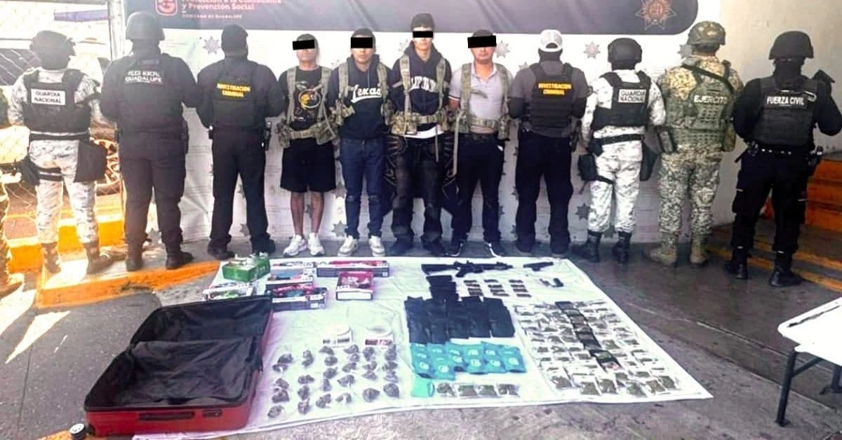 Detienen a cuatro hombres por repartir juguetes con leyendas del cártel del Noreste en Nuevo León