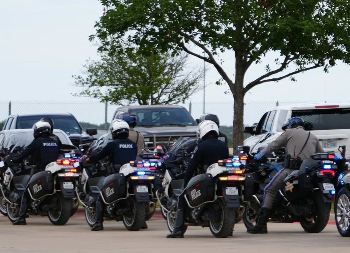 Tiroteo en Texas dejó un muerto y 10 heridos; el agresor se atrincheró en un edificio