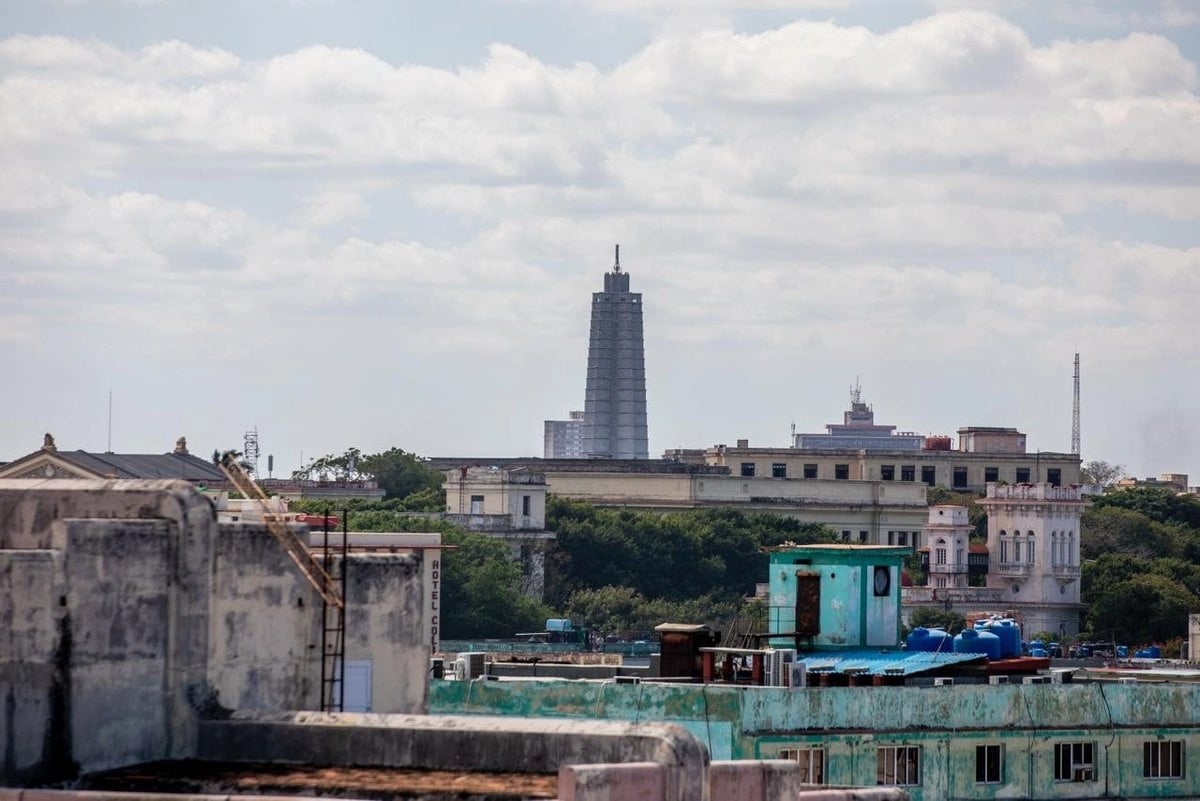 Red eléctrica de Cuba colapsa y deja sin luz a 10 millones de personas