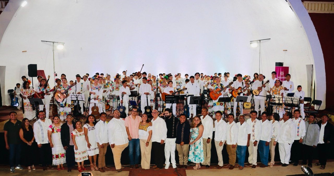 La trova vuelve a nacer: debut del Ensamble Estatal Ko'ox Paxik en ''La Perla del Sur''