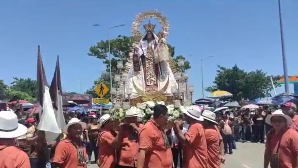 Realizan paseo de la Virgen del Carmen en su edición 70