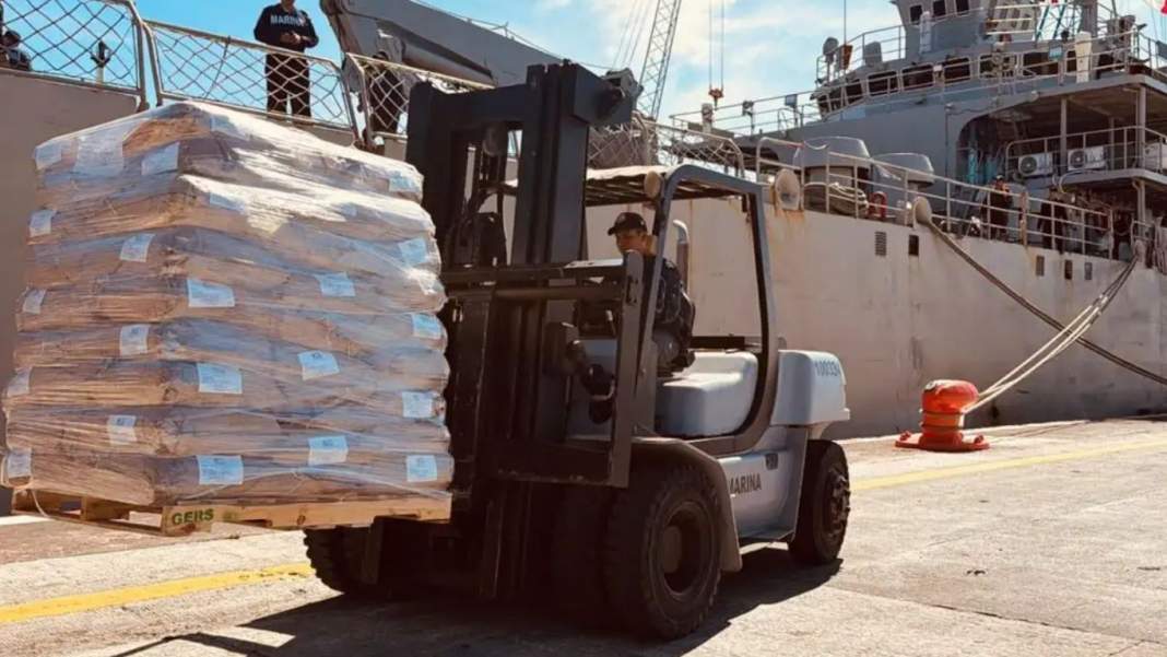 Zarpan dos buques mexicanos con ayuda humanitaria a Cuba