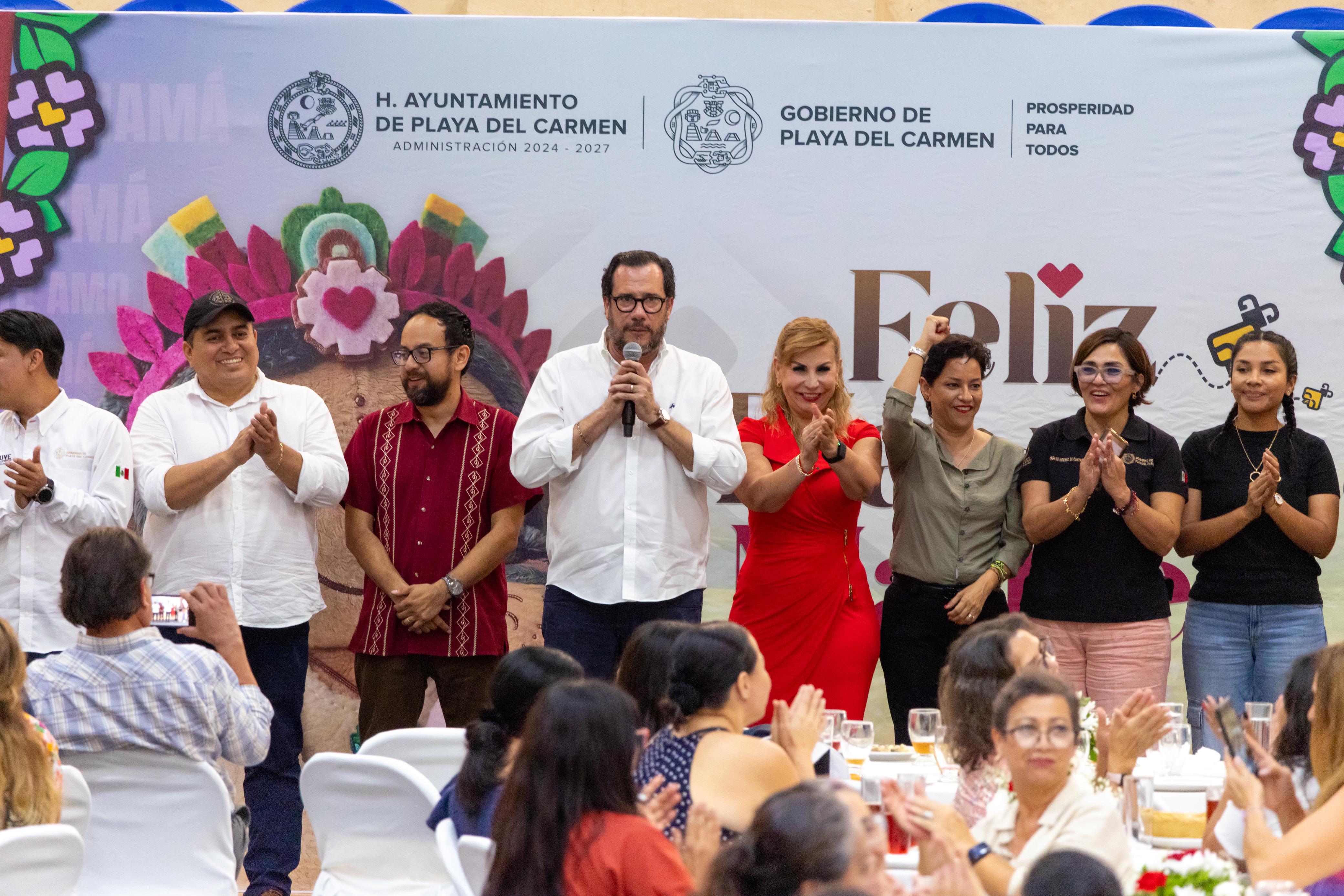 Festejan a madres trabajadoras del Ayuntamiento de Playa del Carmen