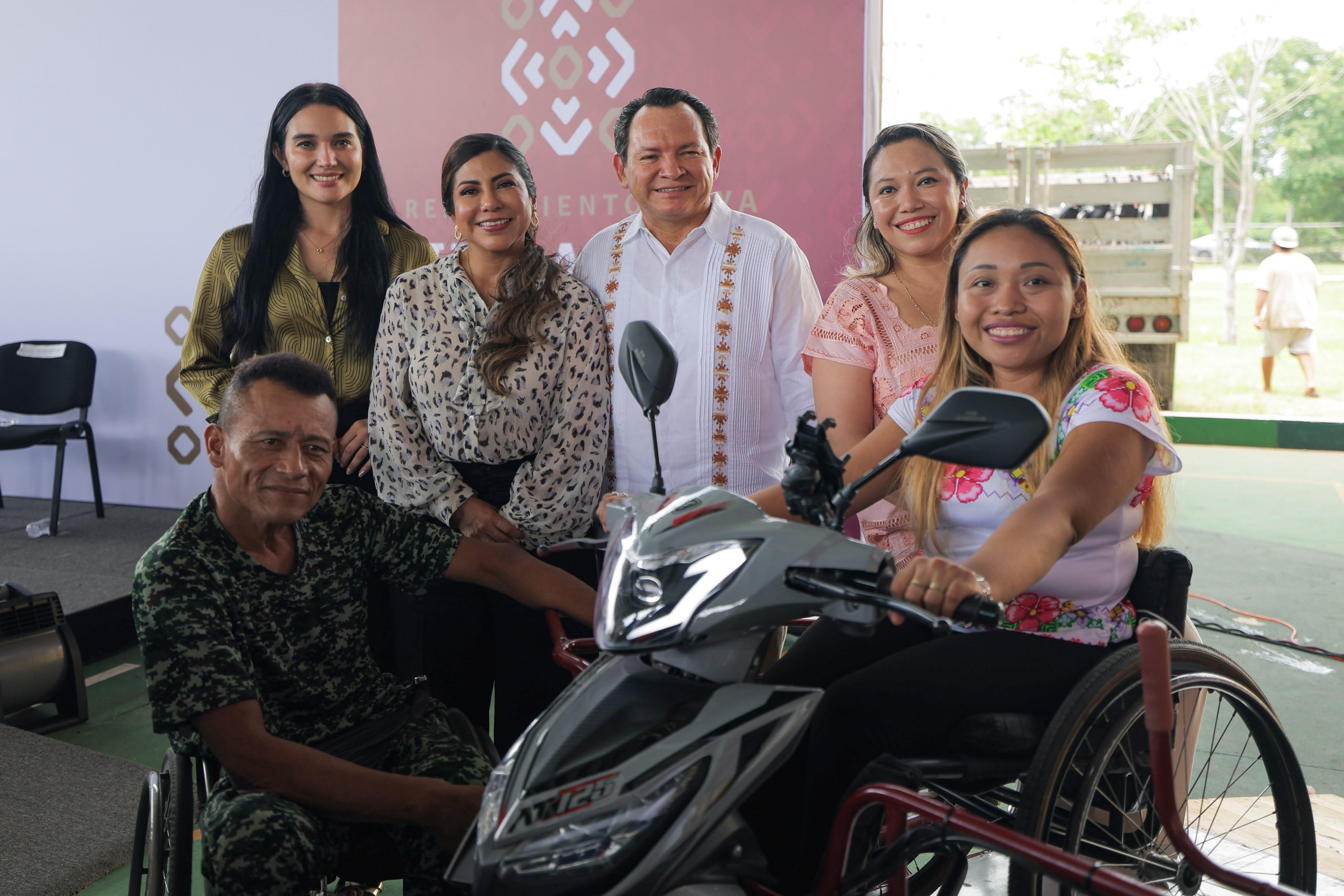 Dotan de motos adaptadas a decenas de personas con discapacidad en Yucatán
