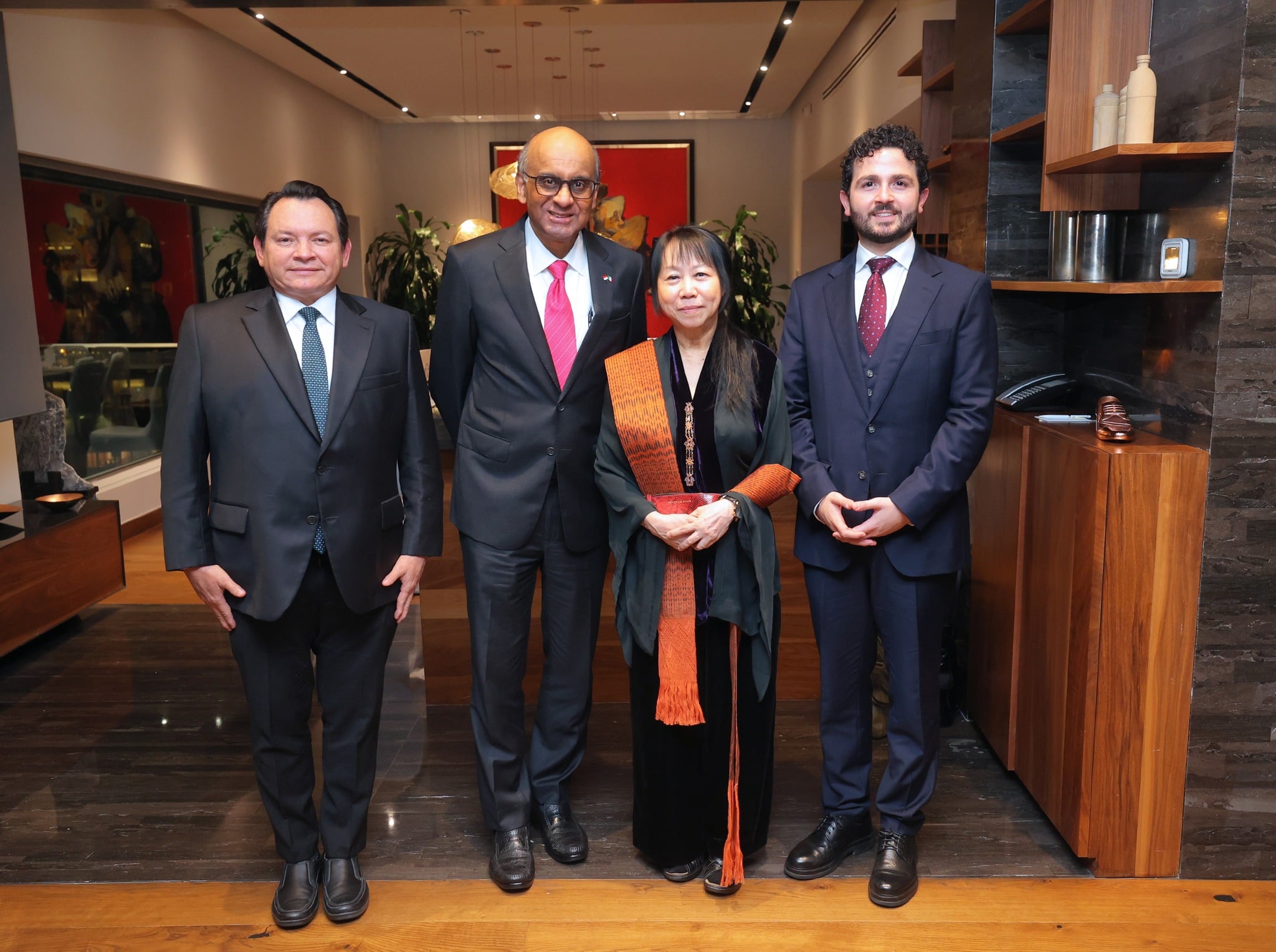 Gobernador de Yucatán participa en cena de trabajo con el Presidente de Singapur