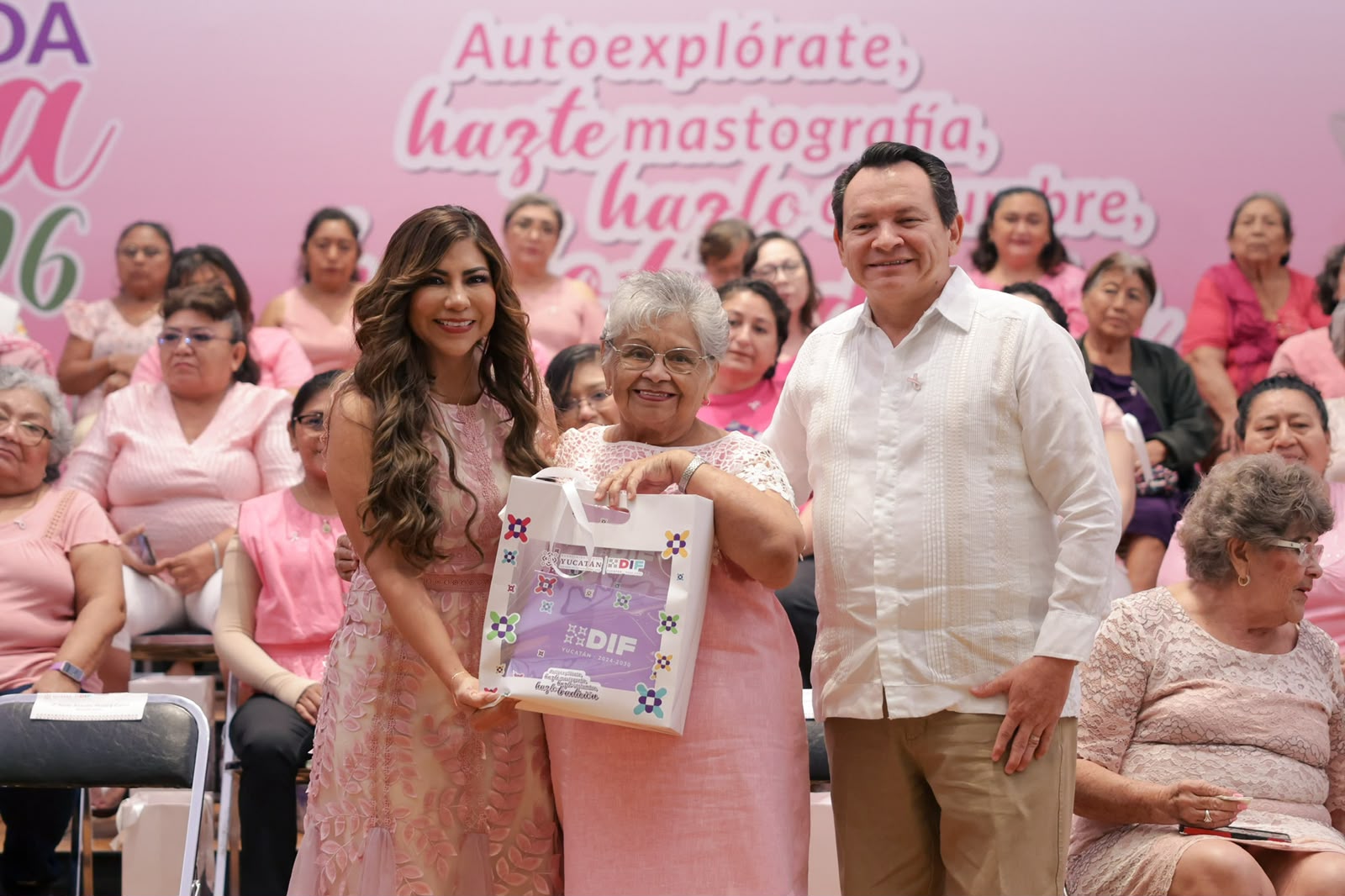 El DIF Yucatán entrega 100 kits al cierre de la Agenda Rosa