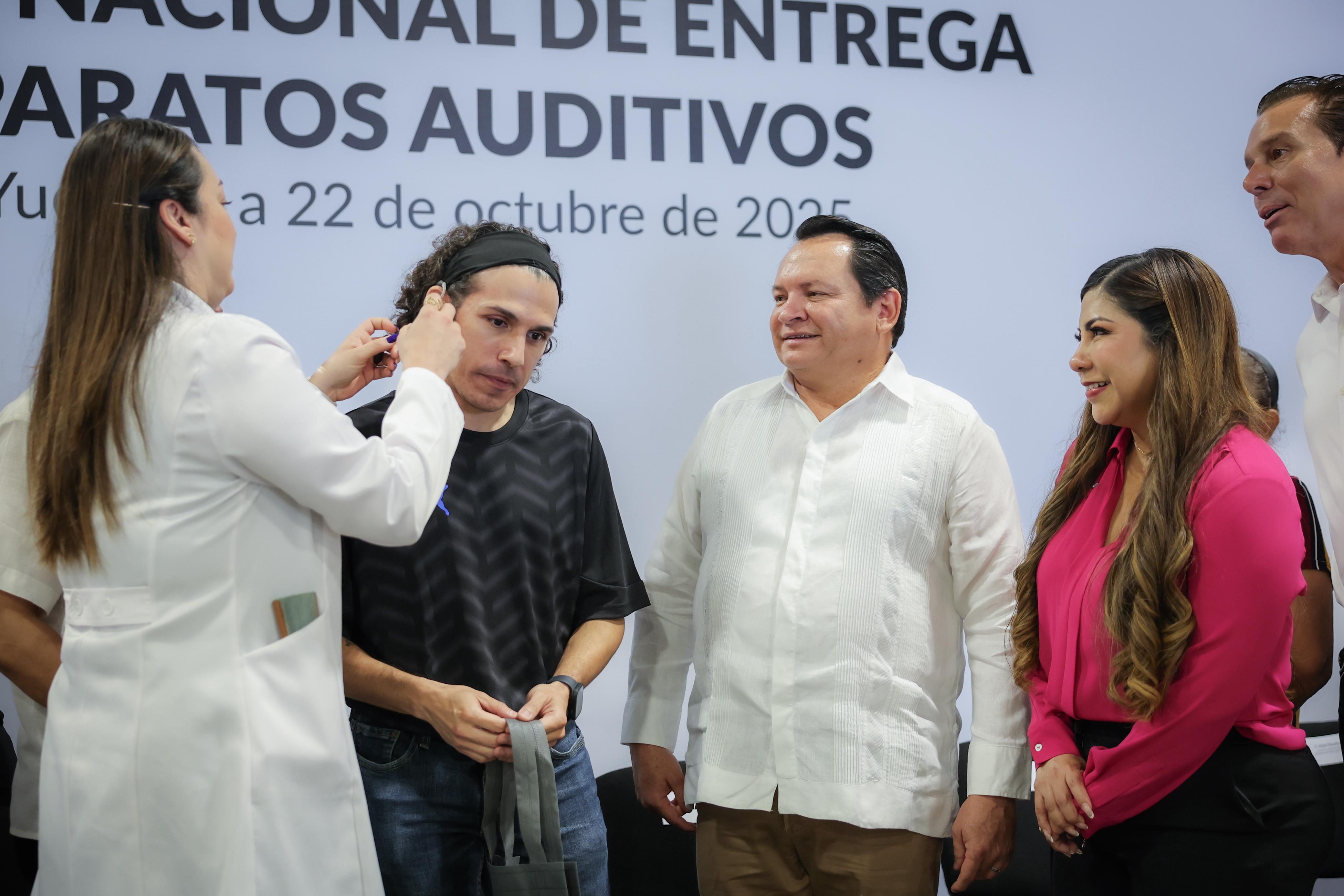 DIF Yucatán entrega aparatos auditivos a 230 beneficiarios en municipios del estado