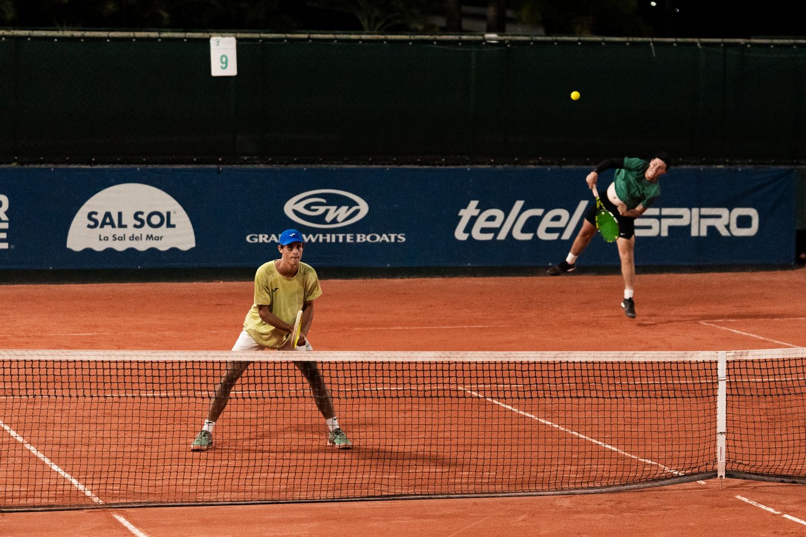 Caen dos de los favoritos y ganan las hermanas Kovackova