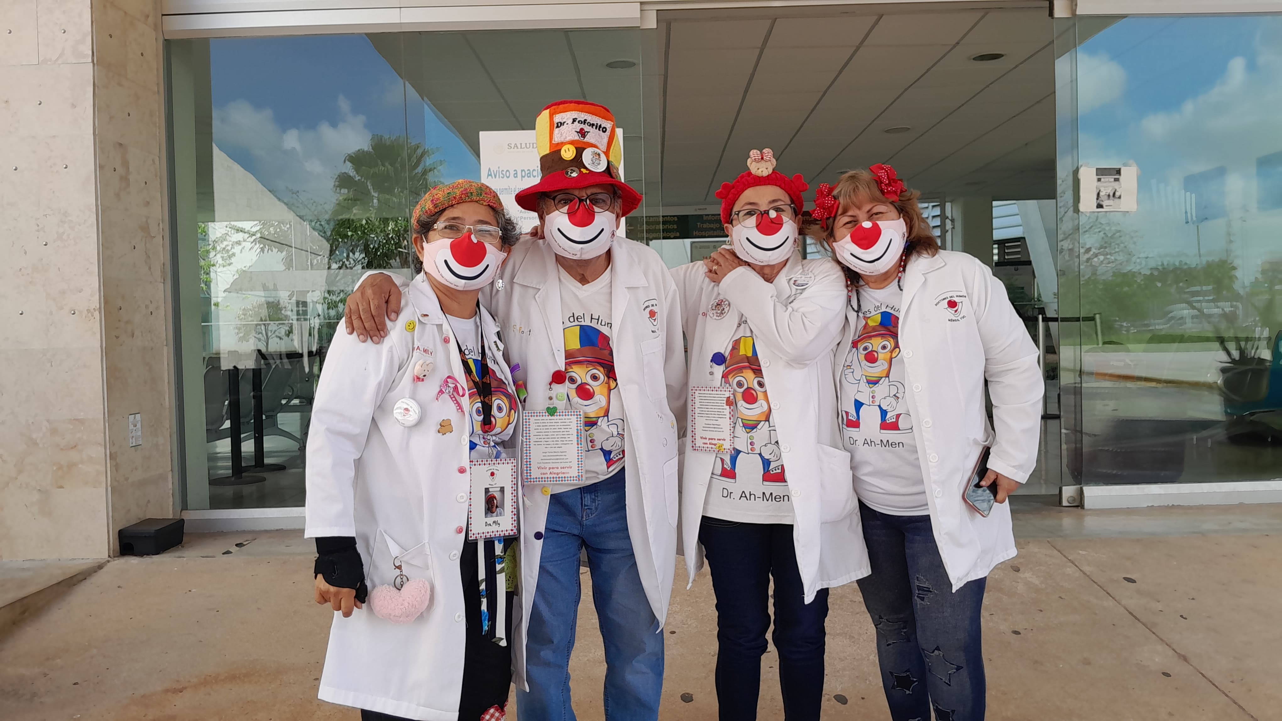 Ellos creen que nosotros les damos y es al revés, recibimos: Doctores del Humor 