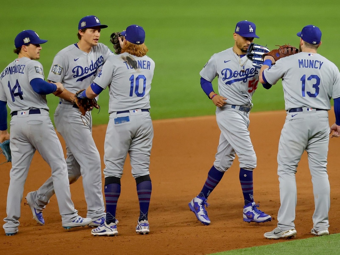 Los Dodgers estrenando nuevo uniforme 🤩 . . . . . . #beisbol