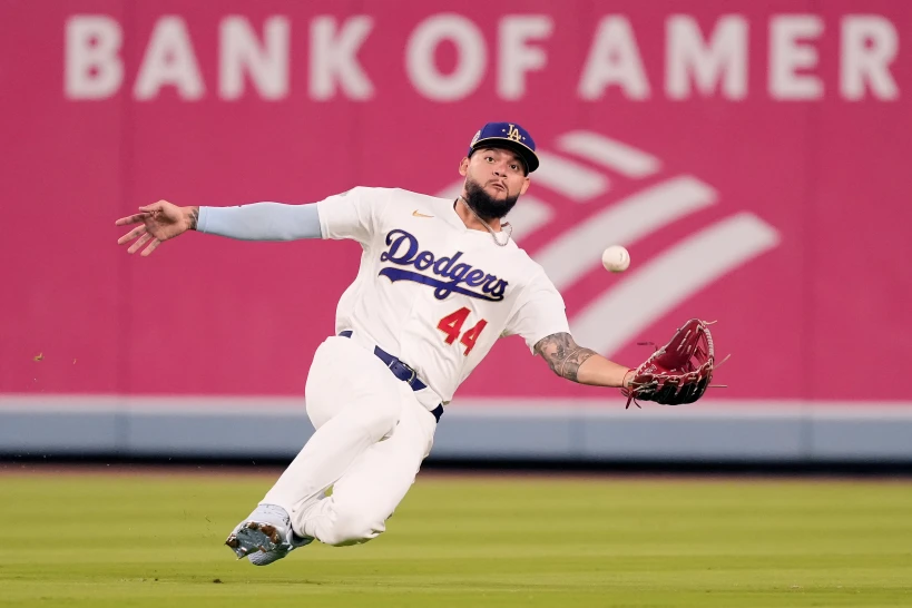 Con jonrón de tres carreras de Pagés, los Dodgers remontan y debutan con victoria de 8-2 ante los Cascabeles