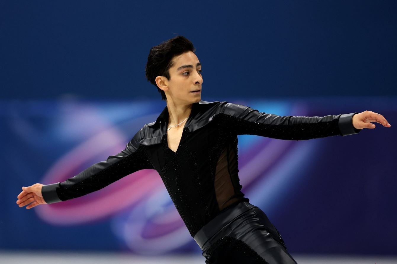 Donovan Carrillo deslumbra con Elvis y lidera la final olímpica de patinaje artístico