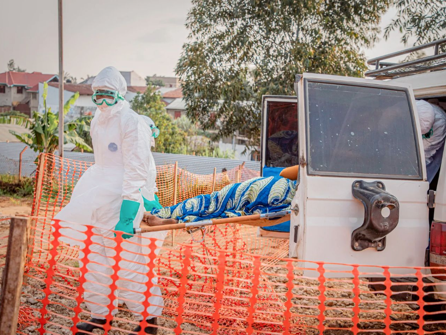 Brote de ébola en RD Congo se propaga ''más rápido'' que los precedentes, alerta la OMS