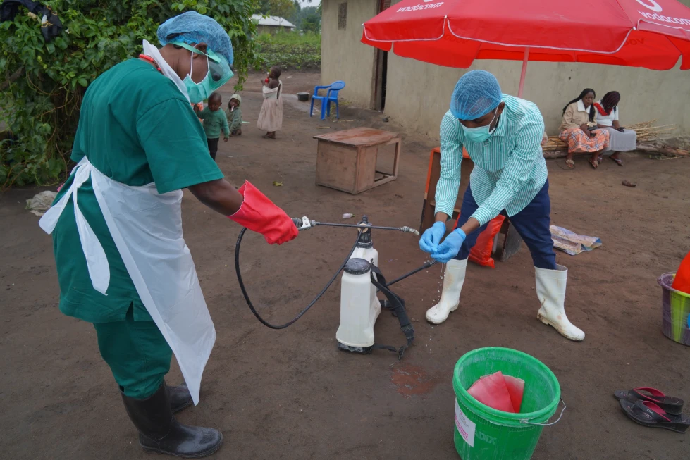 Brote de ébola de rápida propagación en el Congo empezó meses antes de declararse, afirma OMS