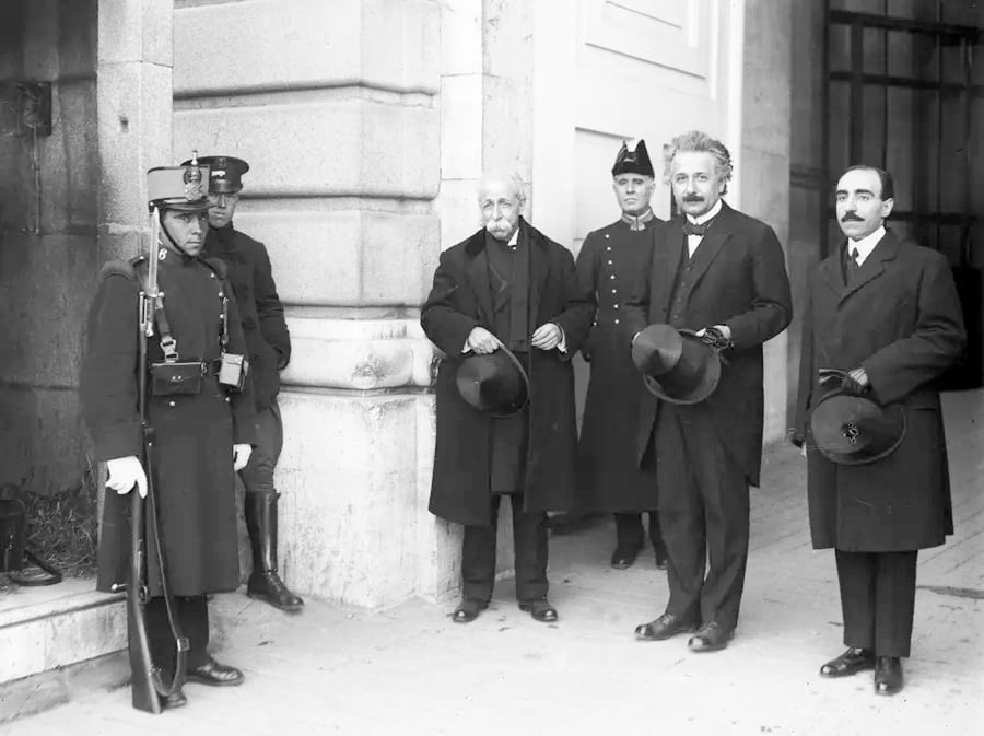 La teoría de la relatividad y la teoría de la tristeza