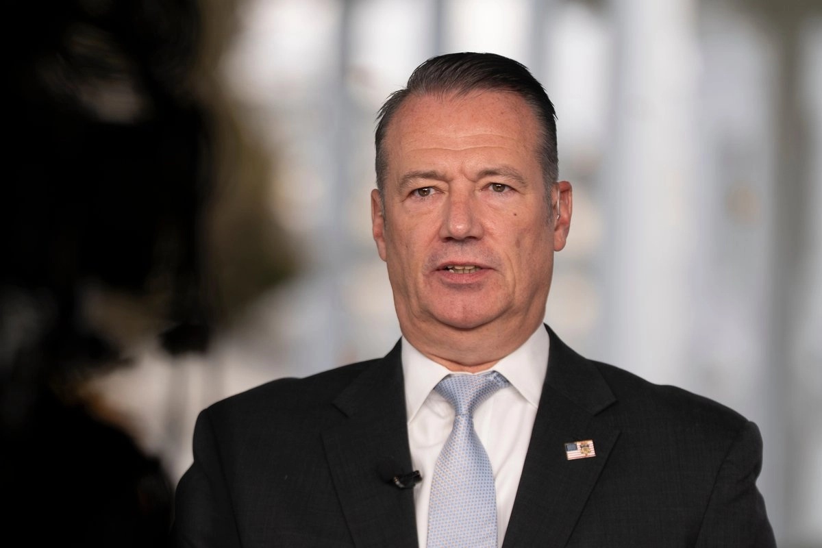 Juez ordena al jefe del ICE explicar por qué se niega el debido proceso a inmigrantes detenidos