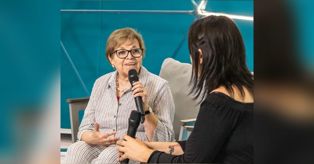 ‘El libro es insustituible’: Elsa Cross desde el stand de ‘La Jornada Maya’ en la Filey 
