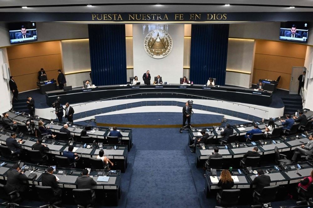 El Salvador aprueba prisión perpetua para menores criminales