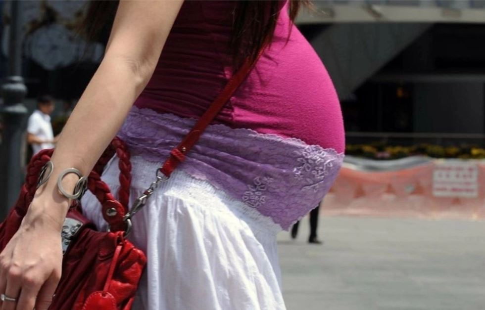 Edomex: Juez devuelve empleo a mujer despedida por estar embarazada