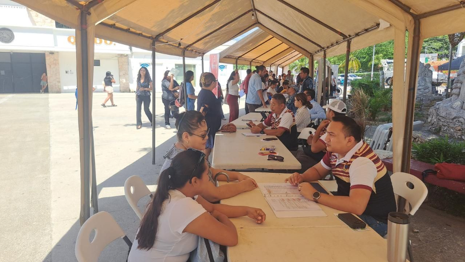 Ofertan más de 100 vacantes en feria del empleo en Tulum