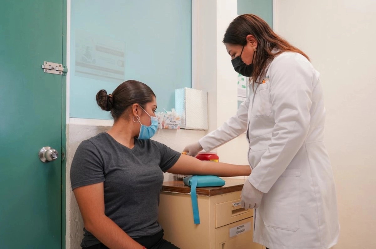 Fragmentación del sector salud en México complica atender afecciones raras: experto