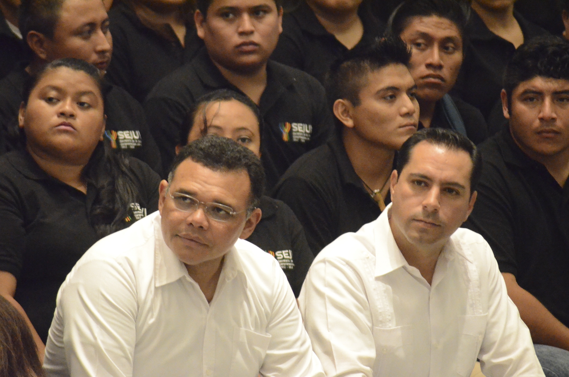 Rinden protesta enlaces juveniles