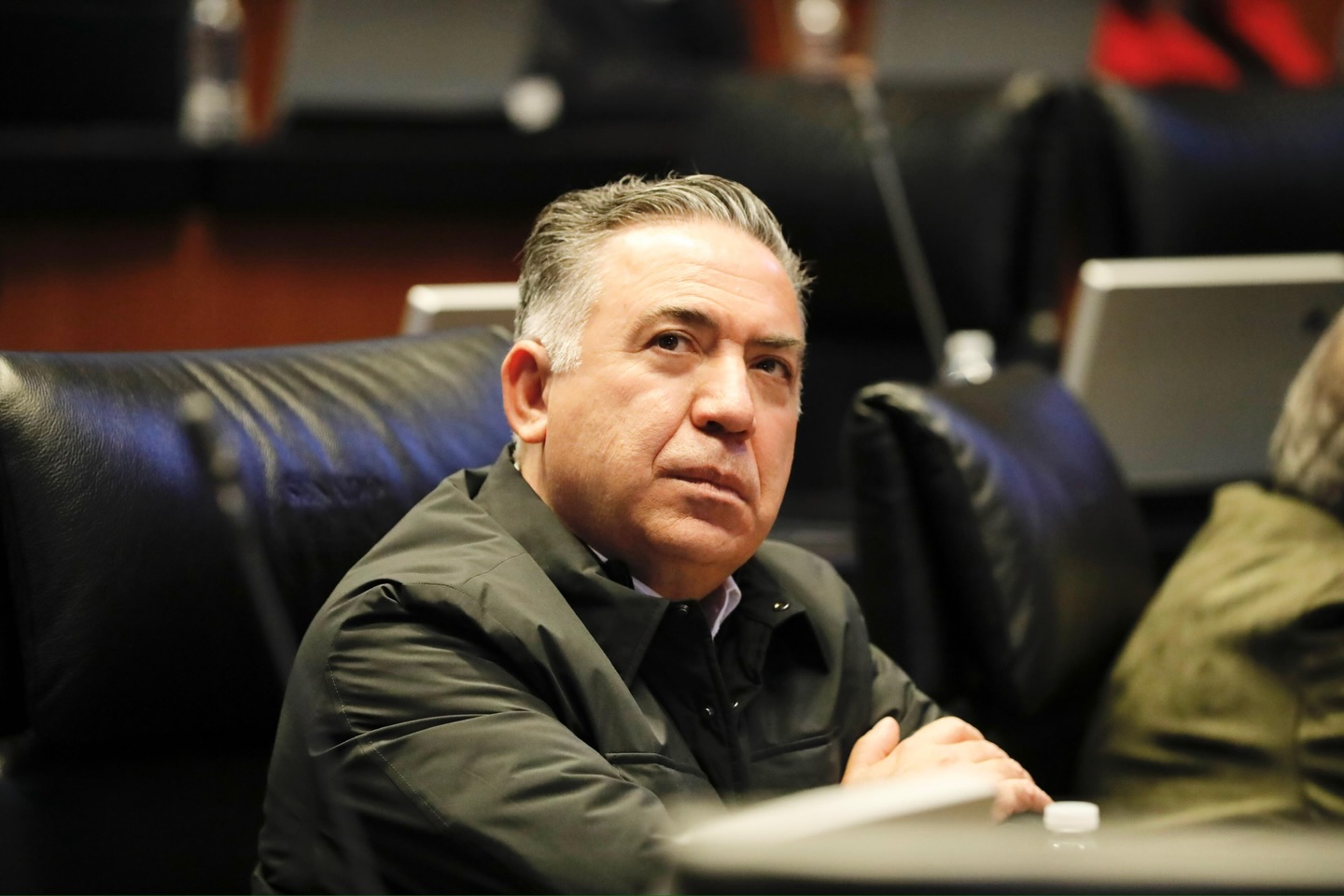 Senador Enrique Inzunza acudió a declarar ante la FGR en Culiacán; se presenta como abogado de sí mismo