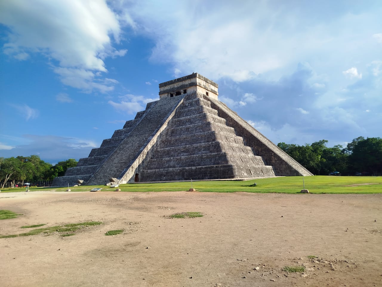 Miles disfrutan del equinoccio de otoño en Chichén Itzá, Yucatán