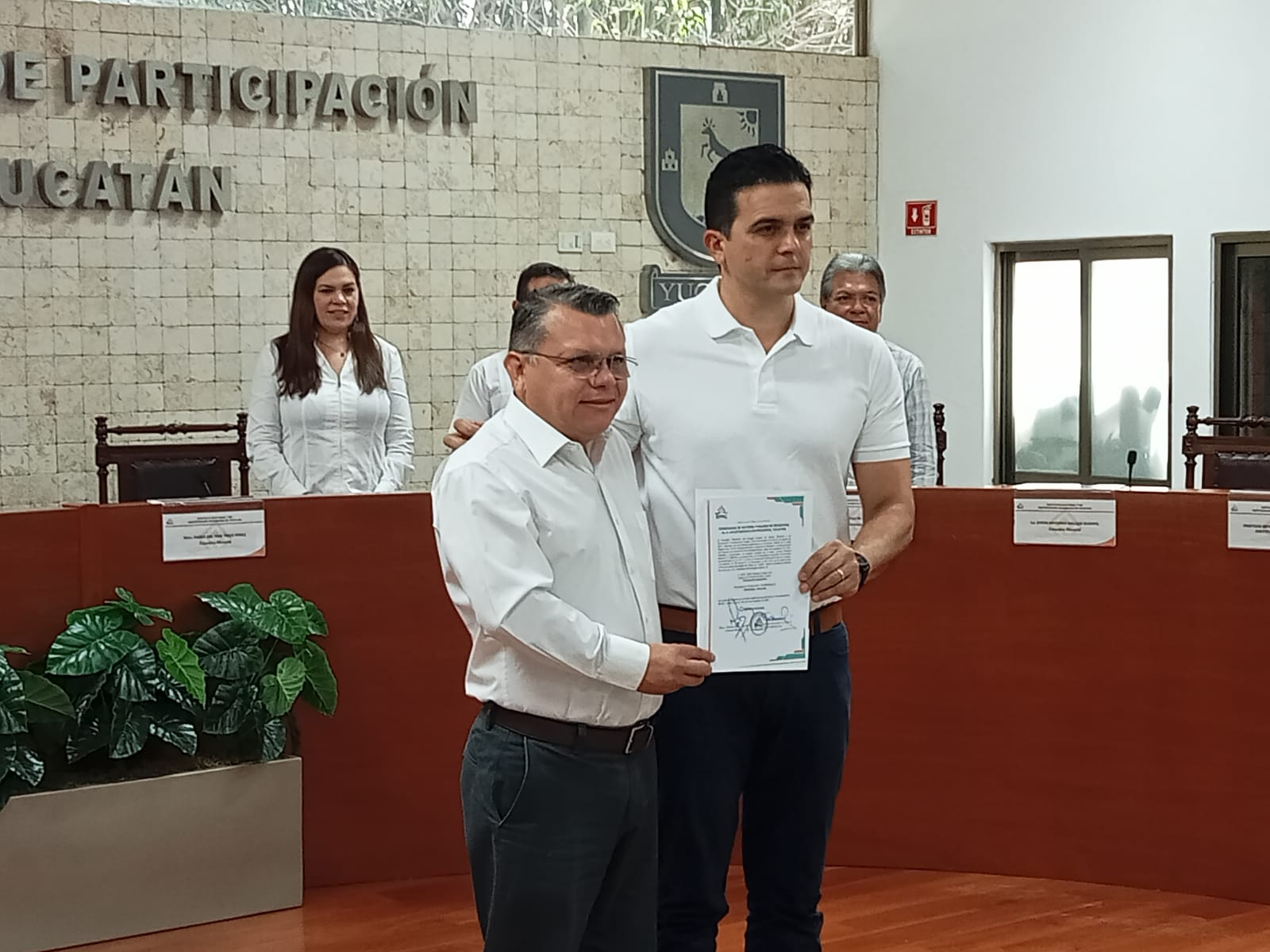 Erik Rihani recibe constancia de mayoría por la alcaldía de Progreso