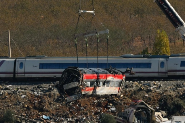 Choque de trenes en España ocurrió a velocidades de hasta 200 kilómetros por hora