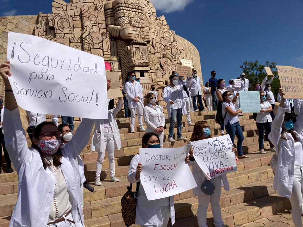 Pasantes de medicina en Mérida exigen seguridad y protección