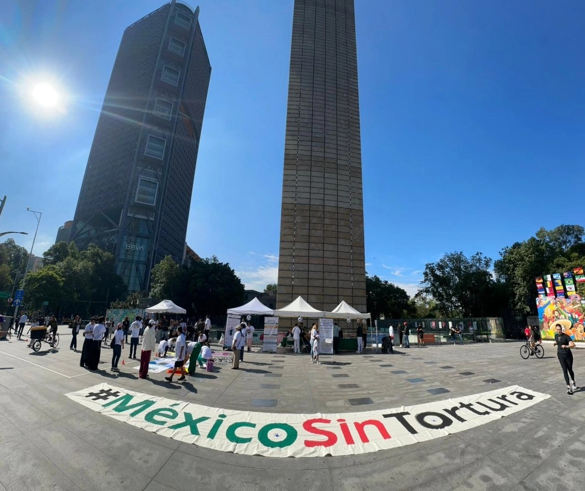 Víctimas de tortura protestan en la Estela de Luz y denuncian que respuesta del Estado “ha sido insuficiente”