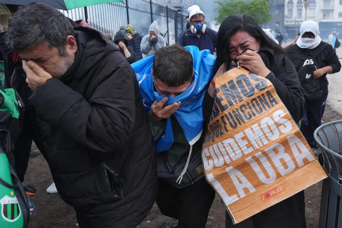 Argentina: feroz represión contra marcha universitaria deja decenas de heridos y detenidos