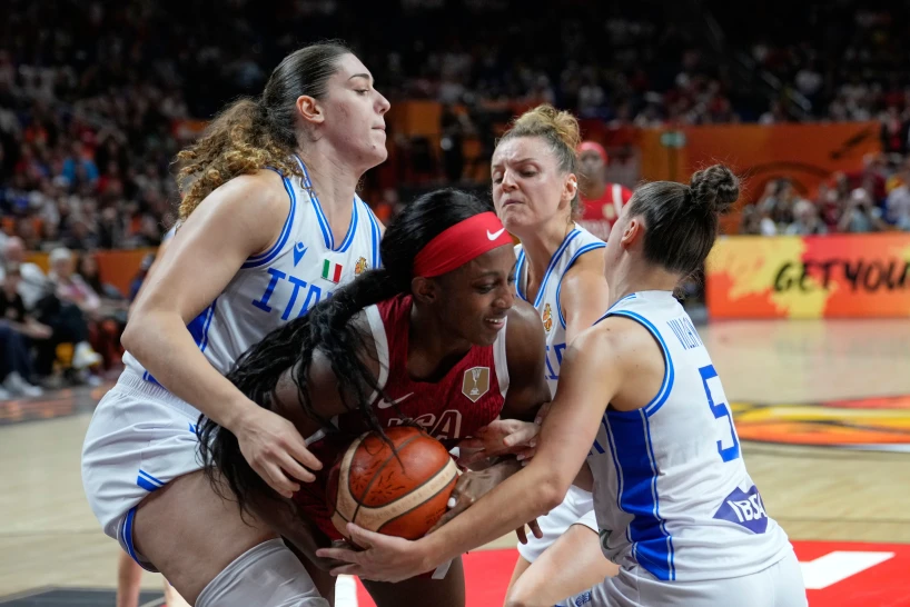 Italia le da un gran susto a EU, que hilvana su victoria 32 en el mundial de basquetbol femenil