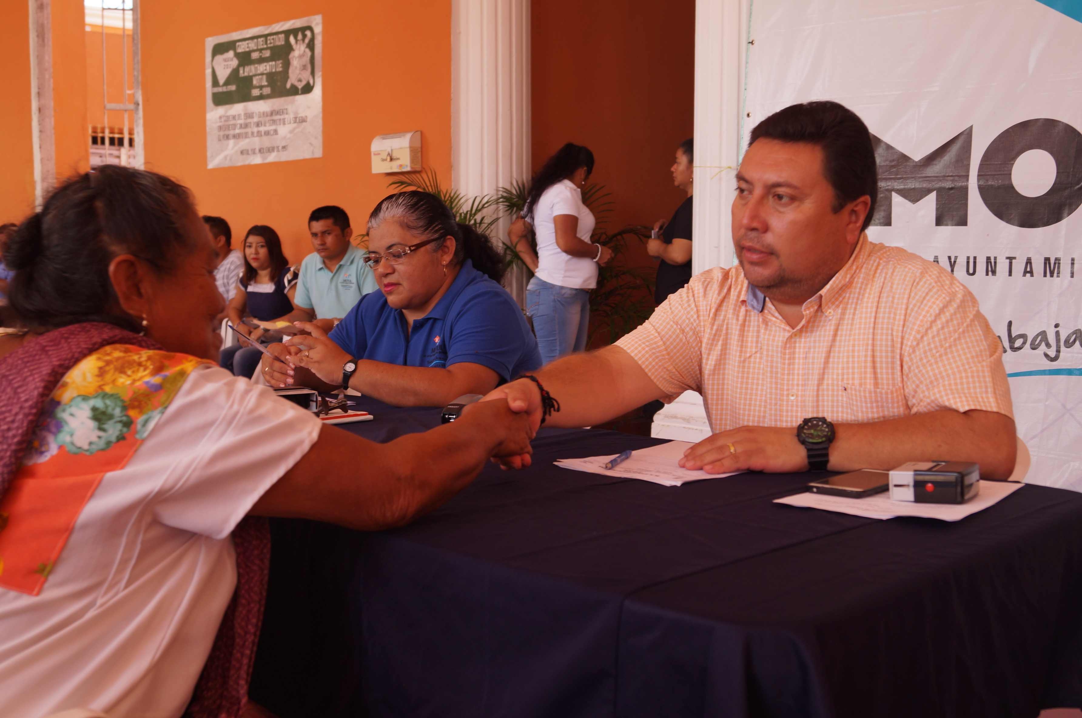 Euán Andueza atiende inquietudes