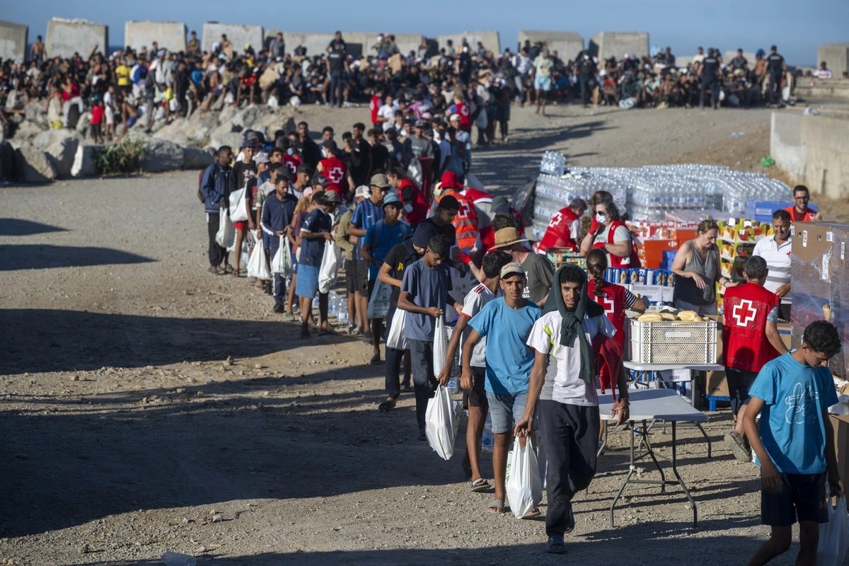 Crisis migratoria en Ceuta deja a 10 mil personas en las calles; España activa mando único
