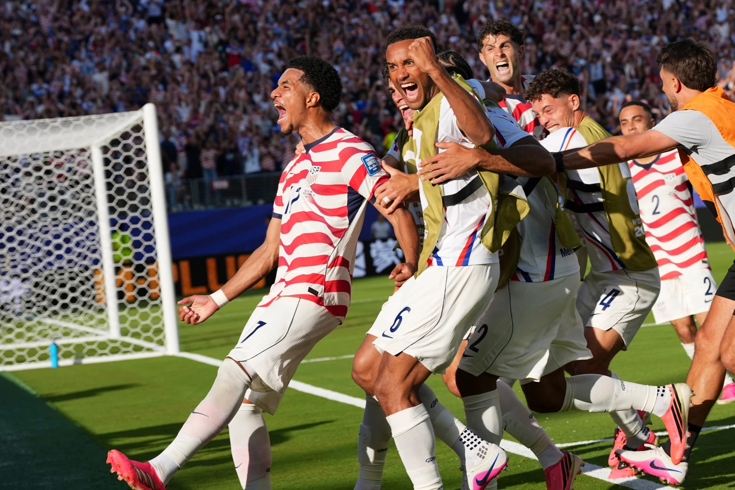 Estados Unidos vence a Bosnia-Herzegovina por 2-0 y avanza a octavos de final