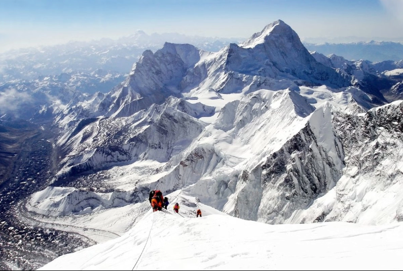 Guías del Everest son acusados de envenenar a montañistas para forzar rescates falsos