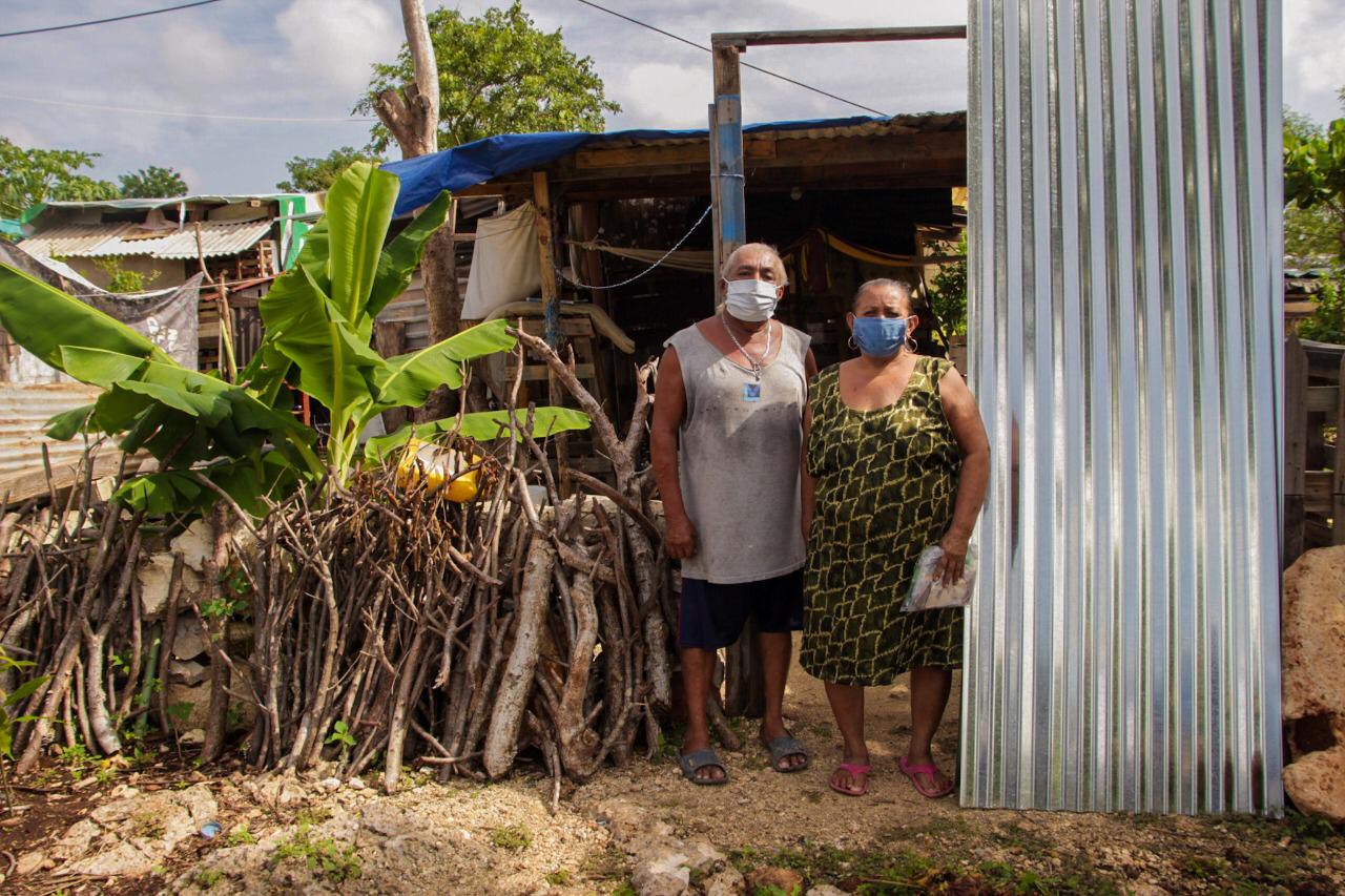 Entregan cubrebocas y láminas en zonas vulnerables del sur de Mérida