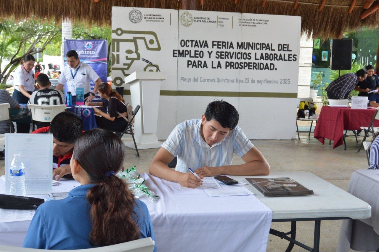 Ofertan más de 200 vacantes a población de Playa del Carmen en feria del empleo