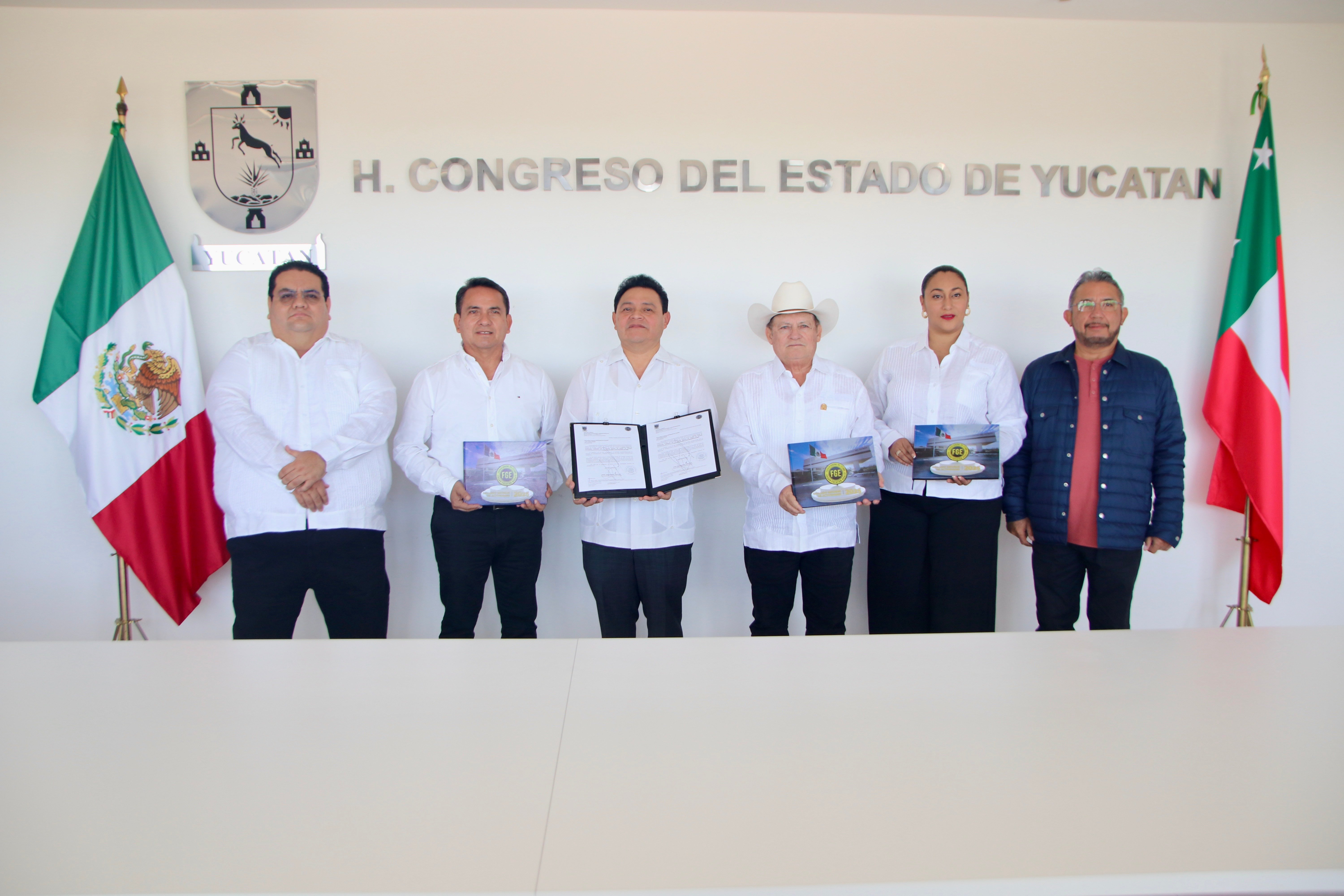 Fiscal General de Yucatán entrega su Segundo Informe al Congreso del Estado 