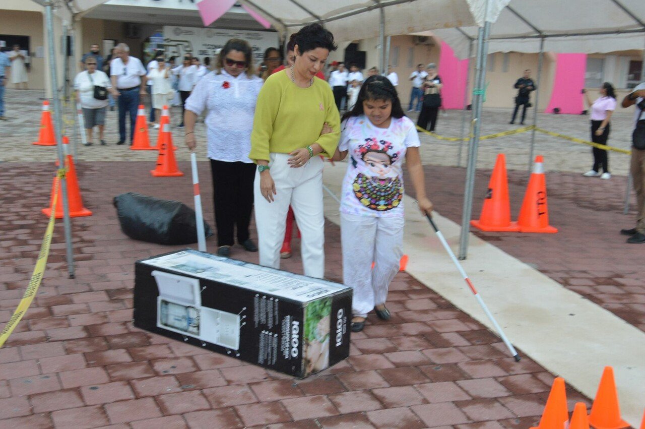 Playa del Carmen conmemora el Día Internacional del Bastón Blanco