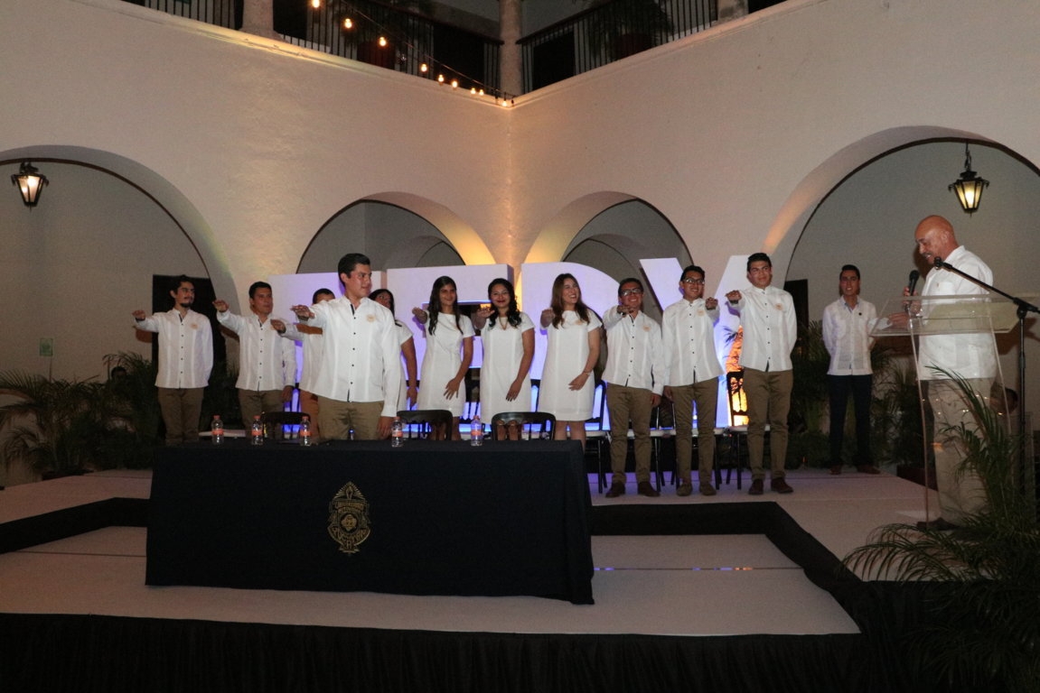 Toma protesta nuevo comité de la FEDY