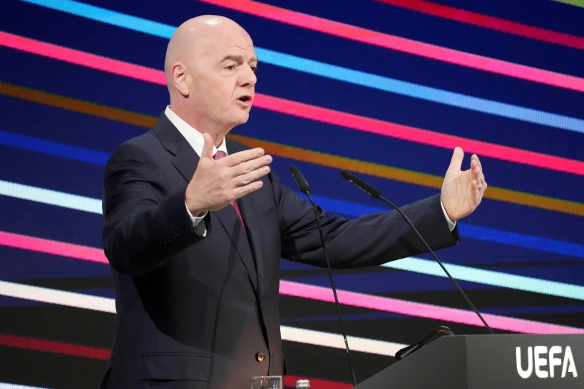 FIFA acusa a la UEFA de ''campaña de desprestigio'' por plan de venta del Mundial